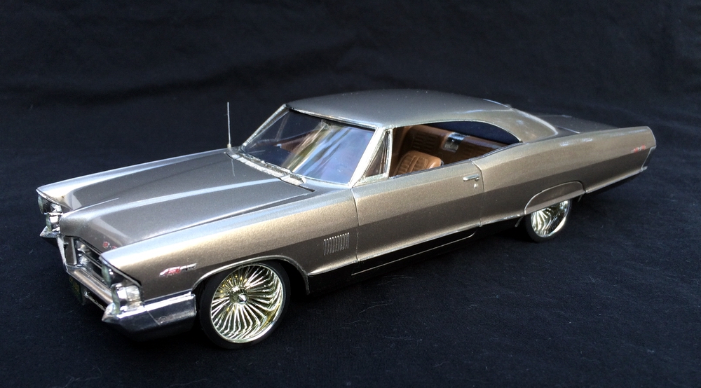 1/25 scale model car